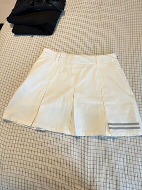 White bear Women's White Pleated golf Shorts skirt Classic Athletic Style